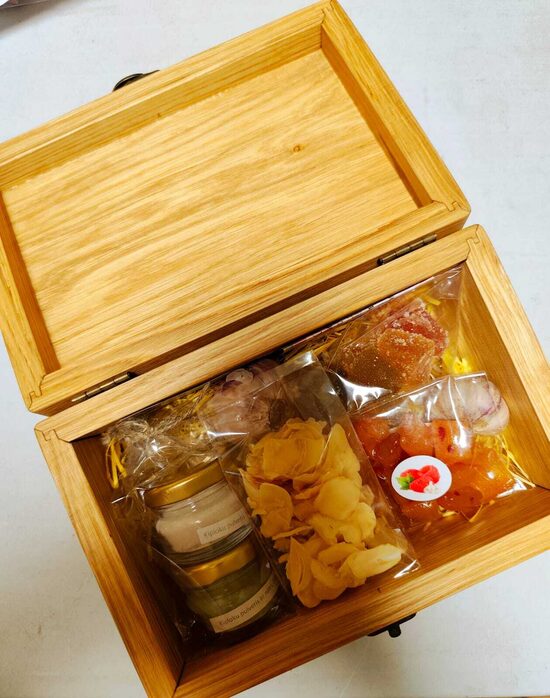 Dāvanu komplekts ozolkoka kastītē (tikai 1 eksemplārs)